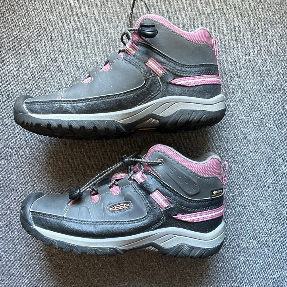 Excellent condition KEEN kids hiking boots, size 3 - Picture 3 of 6